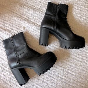 Vintage black Steve Madden platform boots